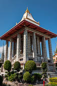 Bangkok Wat Arun - the pavillon with the Buddha footprint. 